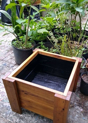 Кашпо з цільного дерева