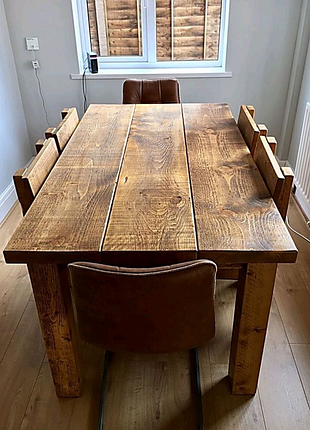 Стіл з массиву