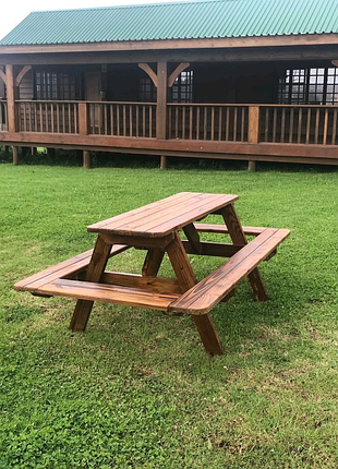 Стіл для саду та двору з дерева