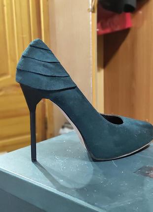 Туфли на высоком каблуке