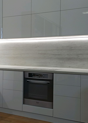 Кухня кутова акрилова біла