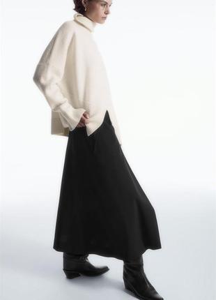 Длинная черная юбка cos2 фото