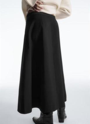 Длинная черная юбка cos4 фото