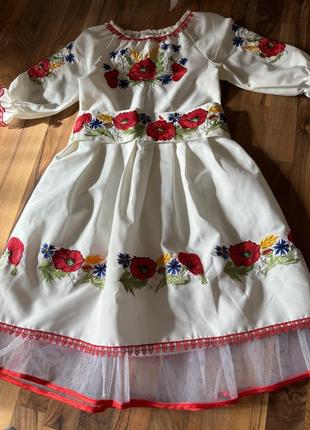 Вышитое платье
