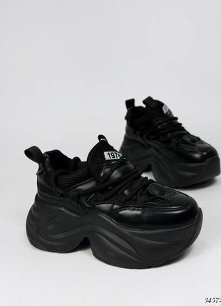 Стильные кожаные черные кроссовки на высокой массивной подошве8 фото