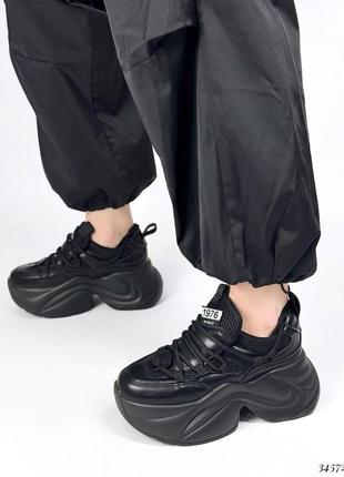 Стильные кожаные черные кроссовки на высокой массивной подошве2 фото