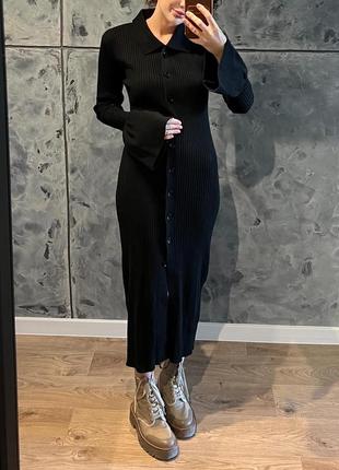 Чорна трикотажна сукня міді2 фото
