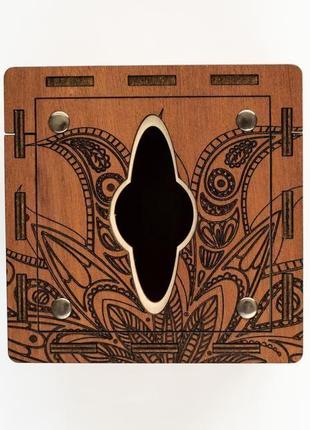 Підставка для серветок з дерева.