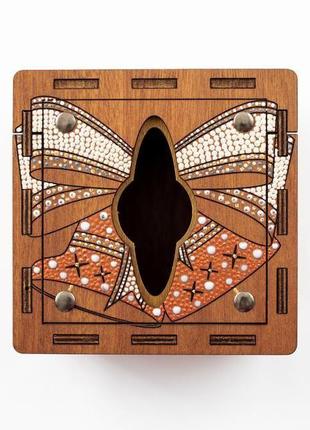 Підставка для серветок з дерева.