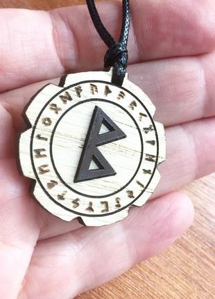 Амулет "ручна беркана" — символ божественної жінки.