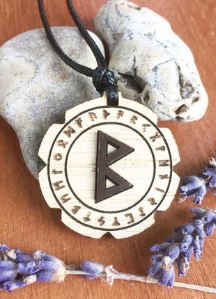 Амулет "ручна беркана" — символ божественної жінки.