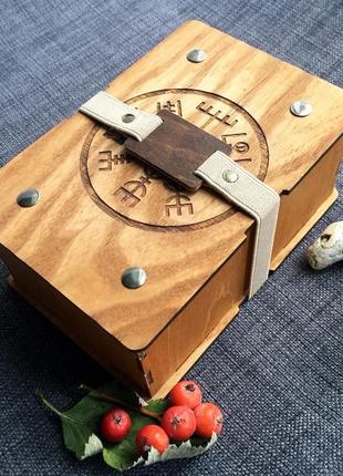 Деревянная коробочка "vegvisir"(рунический компас)4 фото