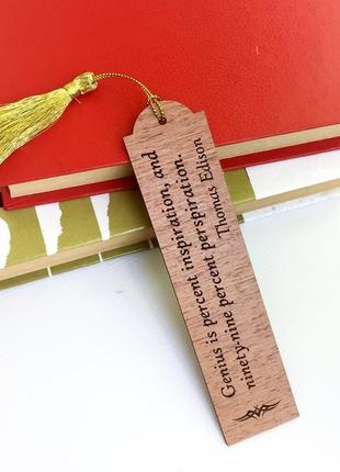 Выгравированная деревянная закладка для книг. томас эдисон цитата о гениальности и трудолюбии4 фото