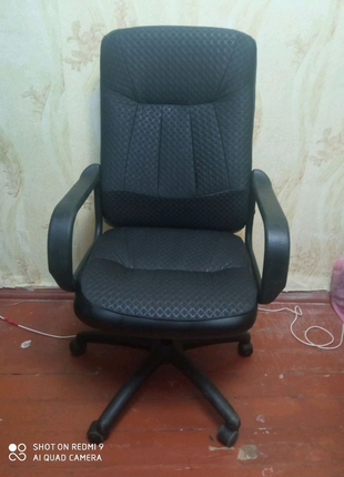 Офисное кресло1 фото