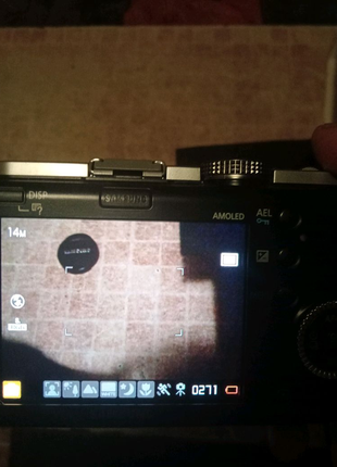 Цифровий фотоапарат samsung nx 100