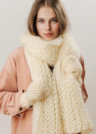 Тёплая вязаная шапка из мохера