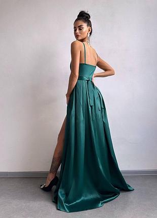 Вишукана атласна сукня максі на брителях, довге атласне плаття з розрізом