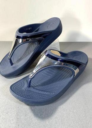 Крокс cлоан шлепанцы вьетнамки синие crocs sloane metal block flip w multi/navy