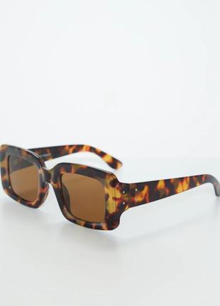 Солнцезащитные очки с леопардовой оправой. тренд 20243 фото
