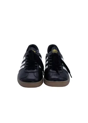 Кросівки adidas originals city series ashington ‘sir bobby charlton’ in black