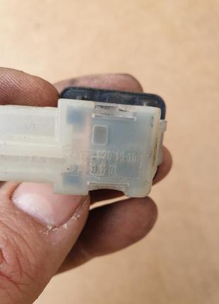 1688201910 вимикач освітлення салону (жаба) w168 mercedes