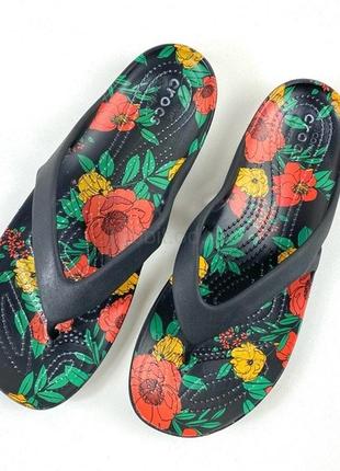 Крокс вьетнамки фліп чорні з принтом квітів. crocs kadee ii printed floral flip women - black/floral3 фото