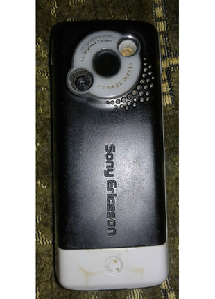 Мобильный телефон sonyericson
