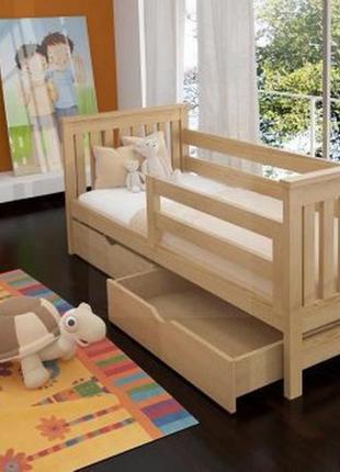 Дитяче ліжко виготовлена з дерева вільхи з ящиками.