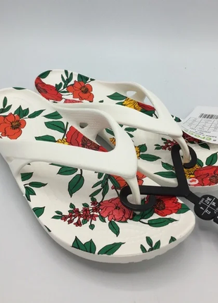 Крокс вьетнамки кадни женские белые с цветами crocs kadee ii printed floral flip women - white/floral8 фото