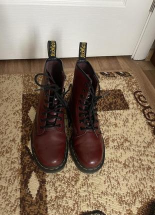 Dr martens 1460 в цвете бургунди