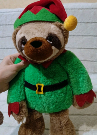 М'яка іграшка лінивець в костюмі ельфа з європи линивец в костюме эльфа мягкая игрушка с европы новый год подарок эльф