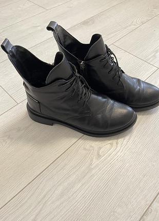 Шкіряні ботинки на весну або осінь