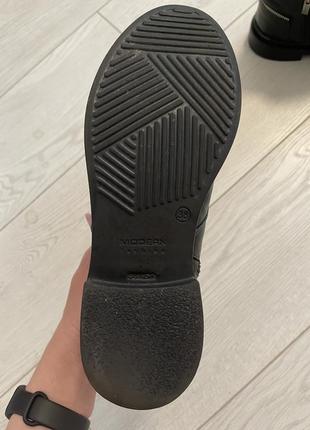 Шкіряні ботинки на весну або осінь