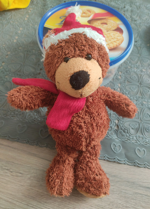 М'яка іграшка ведмедик в новорічній шапці з європи kinder