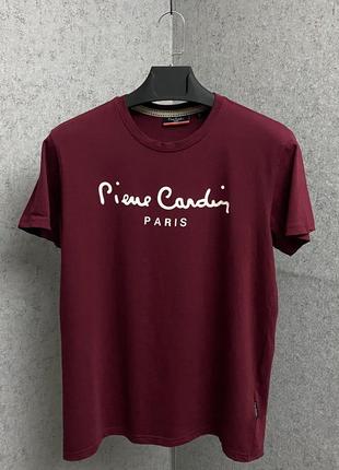Бордова футболка от бренда pierre cardin