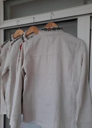 Джинсовая рубашка с вшитым трезубом и цветами4 фото
