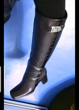 Чоботи зимові високі шкіряні на хутрі.італія..чоботи натуральна шкіра на підборах