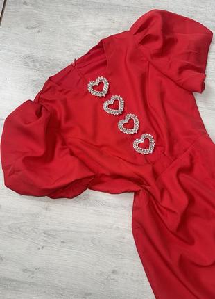 Нврядное красное платье с сердечками5 фото