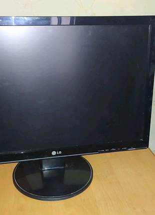 Монітор lg flatron w2042s (на запчастини або під ремонт)