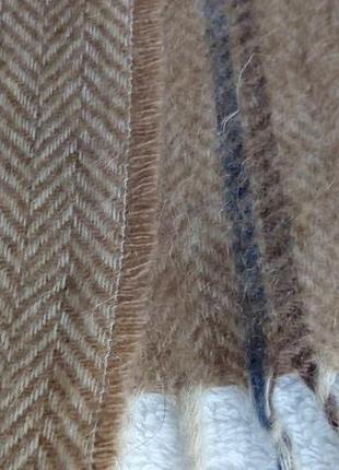 Tеплый шерстяной бежевый шарф в елочку и полоски из верблюжьей шерсти4 фото