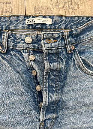 Мужские светлые укороченные зауженные рваные джинсы зара zara