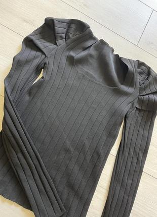 Кофтинка з об,ємними плечами. 4