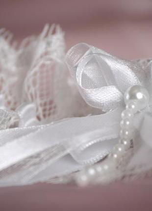 Белая свадебная подвязка невесты4 фото