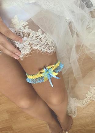 Жёлто-голубая свадебная подвязка невесты4 фото
