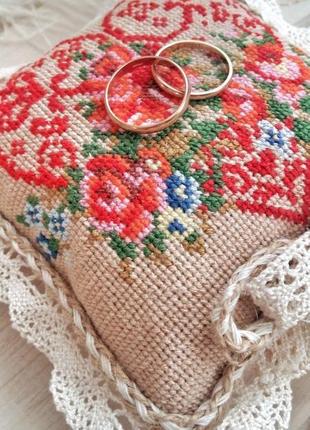 Свадебная подушечка для колец в украинском стиле "вышиванка"3 фото