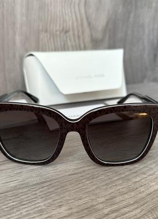 Сонцезахисні окуляри із колекції michael kors4 фото