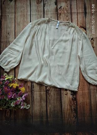 Ошатна бежева блуза