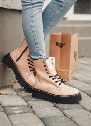 Кросівки dr. martens jadon fur patent beige кроссовки