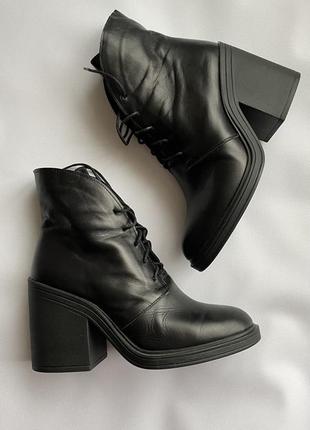 Ботильйони, черевики на підборах