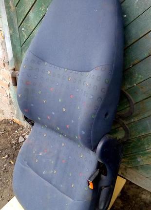 Сидіння авто